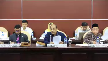 Wakil Ketua DPD RI Nono Sampono saat membuka RDP dengan Menkopolhukam, Wakil Jaksa Agung, dan BIN di Nusantara V Komplek Parlemen, Jakarta, Selasa (4/7).