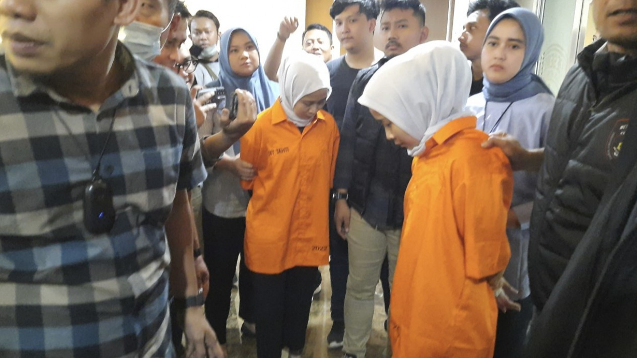 Bak Belut yang Licin, Polisi Akui Kesulitan Tangkap Wanita Kembar Penipu Order Iphone Murah
            - galeri foto