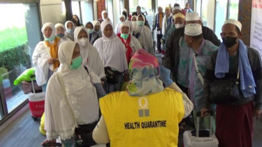 Seorang Haji Asal Jakarta Meninggal di Dalam Pesawat Karena Kelelahan