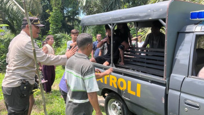 Akibat Banyaknya Lubang di Atas Jembatan Namu Ukur Langkat, Warga Terjerumus ke Sungai