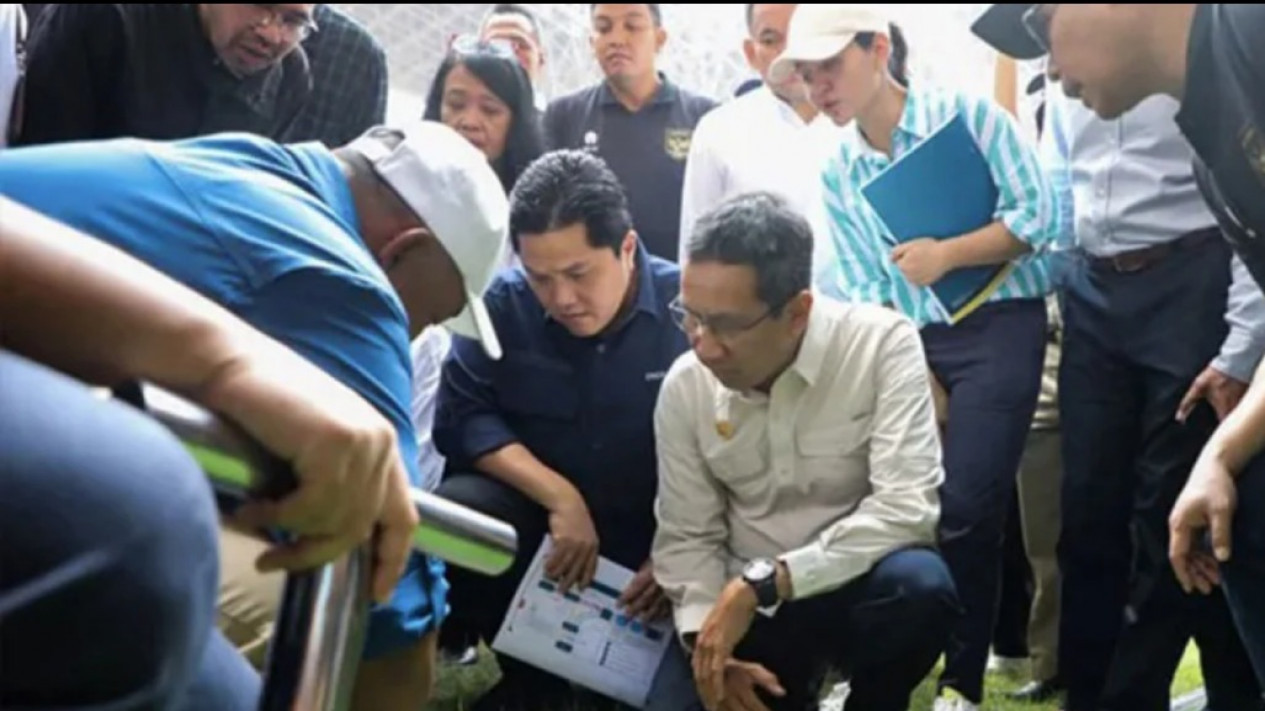 Foto Ketum PSSI Periksa Lapangan JIS dari Pinggir Viral, Ternyata....
            - galeri foto