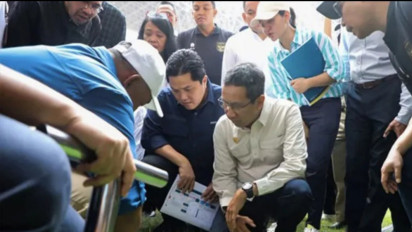 Foto Ketum PSSI Periksa Lapangan JIS dari Pinggir Viral, Ternyata....