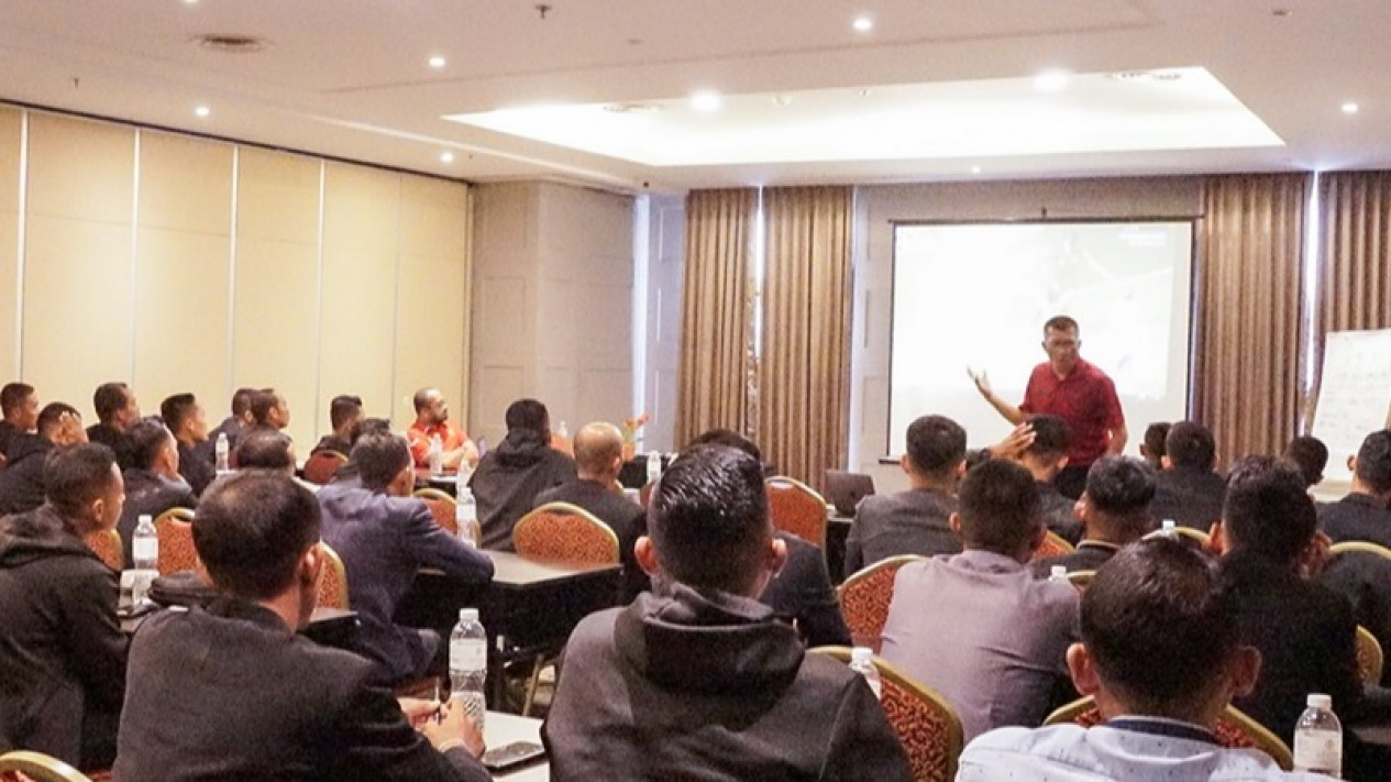 42 Wasit di Liga Indonesia Dapat Pelatihan VAR
            - galeri foto