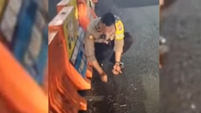 Paku Tercecer di Jalanan Basuki Rahmat Surabaya, Polisi Bersihkan agar Tak Bahayakan Pengendara