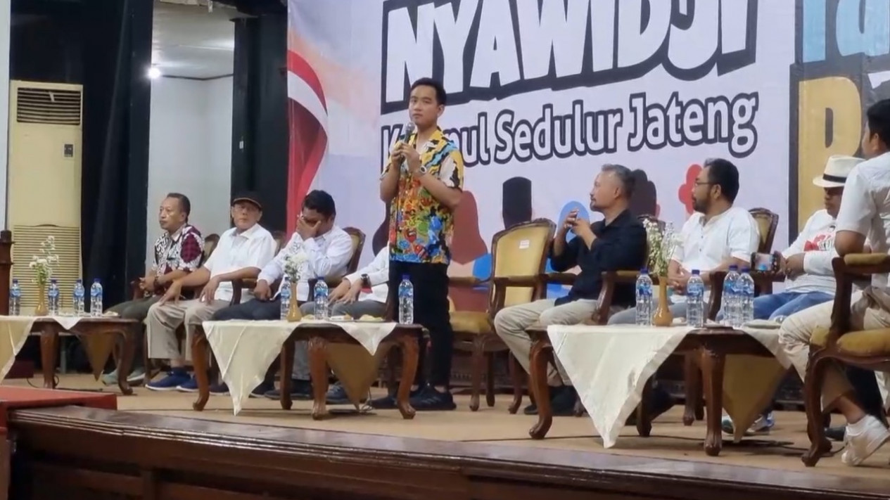 Diteriaki Wakil Presiden saat Bertemu Relawan Jokowi, Gibran Ketakutan: Saya Paling Ngeri, Pasti Saya Ada Teguran
            - galeri foto