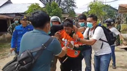 Penangkapan 14 Orang Terkait Kerusuhan di Kampung Tanki Seribu Batam, Sejumlah Senjata Tajam Turut Diamankan