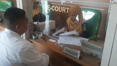 Wiwik Winarti, Korban Teror Air Kencing dan Tinja di Sidoarjo, Resmi Gugat Pelaku Masriah 1 Miliar Rupiah