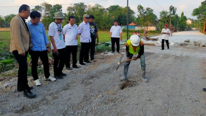 Bangunan Jalan Cor Beton di Bojonegoro, Ditemukan Tak Sesuai Spek, Ini Penjelasaannya