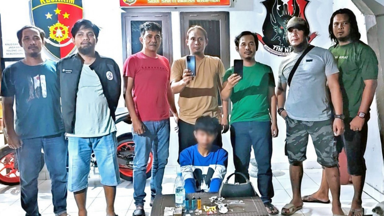 Seorang Pemuda Sakau Nekat Mencuri saat Penghuni Rumah Tidur
            - galeri foto