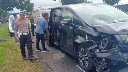 Polisi Ungkap Penyebab Mobil Alphard Tabrak 2 Motor di Banyuwangi