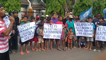 Dinilai Menyalahgunakan Wewenang, Kadis Kebudayaan Kota Kediri Didemo dan Dilaporkan ke Kejaksaan