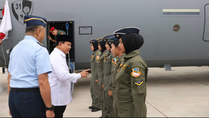 Prabowo Bangga 6 Kru Pesawat Super Hercules C-130-J Perempuan, dari Penerbang Hingga Teknisi