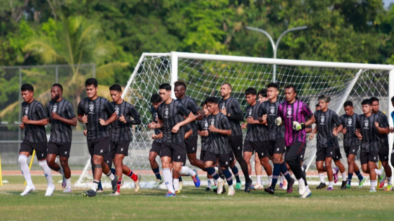 Preview Arema FC Vs Persib Bandung: Saat Kedua Tim Kejar Poin Penuh Pertama Hingga Kembalinya Aremania ke Stadion
            - galeri foto