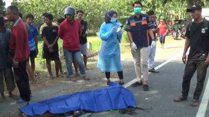 Hindari Mobil, Pemotor di Ngawi Tewas Setelah Tabrak Pohon