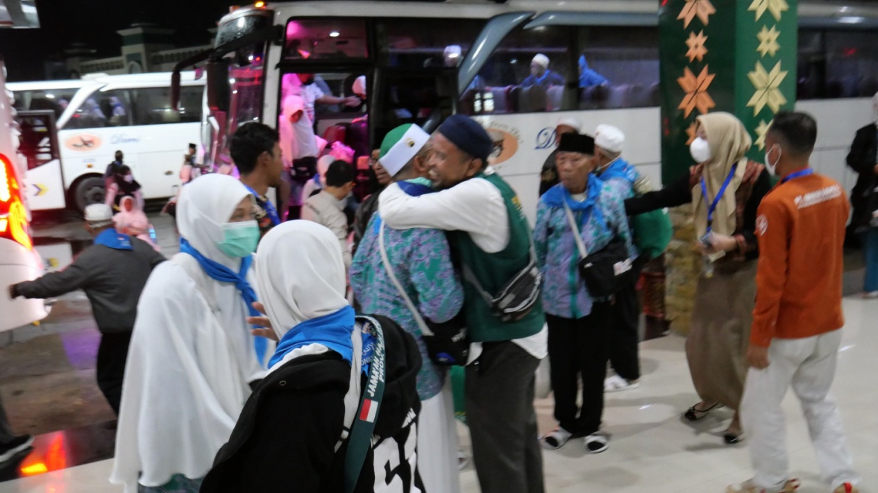 357 Jamaah Kloter 1 Tiba di Palembang, 2 Meninggal di Tanah Suci
            - galeri foto