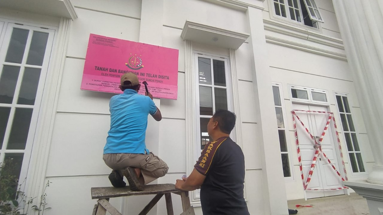 Terbukti Kuras Dana Nasabah Hingga Rp 8,7 Miliar, Kepala BRI Unit Kayu Aro Dipecat
            - galeri foto