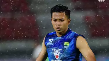Bek Persib Bandung Edo Febriansah
