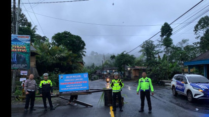 Longsor Jalur Malang-Lumajang, Satlantas Polres Malang Terapkan Pengalihan Arus Lalu Lintas