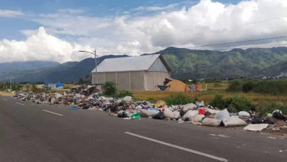 Masyarakat Koto Dumo dan Desa Baru Debai Geram, Tumpukan Sampah Menumpuk di Pinggir Jalan Sungai Penuh