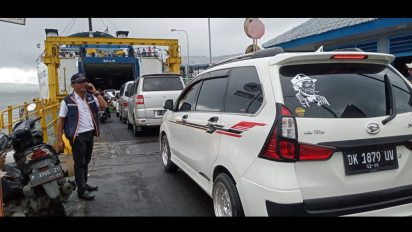 Urai Antrean di Pelabuhan Ketapang Banyuwangi, Penjualan Tiket Truk Non Logistik Dihentikan Sementara