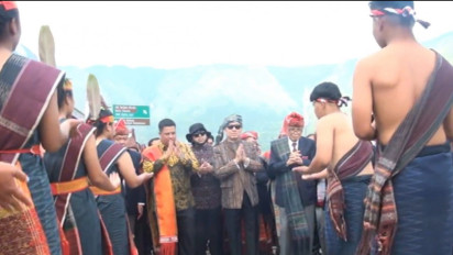 Pesta Tugu Marga Tertua di Suku Batak Toba Diwarnai Pemberian Ulos Soraburuk