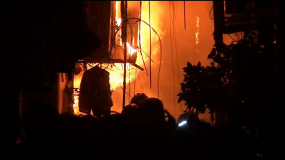 Ini Foto Detik-detik Kebakaran Hebat Hanguskan Ratusan Rumah Kawasan Padat Penduduk di Tambora Sabtu Malam