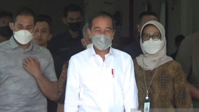 Diterima Novia Kolopaking dan Noe Letto, Presiden Jokowi Jenguk Cak Nun