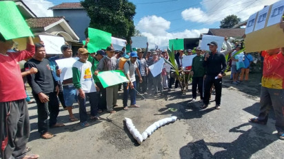 Khawatir Program TORA Terganggu, Puluhan Warga di Banyuwangi Gelar Demo