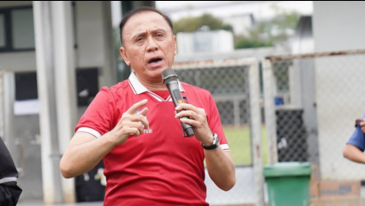 PSSI Dituding Punya Utang Rp100 Miliar, Iwan Bule: Tanya Saja Sekjen