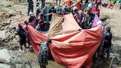 Petugas SAR Gabungan Temukan Jenazah Korban Longsor di Garut 