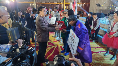 Jhon Kenedy Nadeak dan Dwarna Raih Juara Pertama Dalam Festival Mangardang 2023