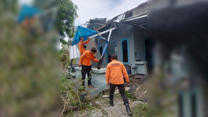 Angin Puting Beliung Terjang Bangka Barat, Satu Perahu Terbang dan Dua Rumah Rusak Berat