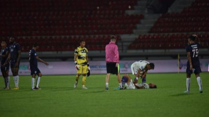 Bikin Blunder di Laga Arema FC Vs Persib, Rezaldi Hehanussa Langsung Nangis