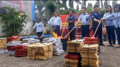 Selamatkan Data Permohonan Paspor, Imigrasi Belawan Musnahkan Ribuan Arsip Subtantif Keimigrasian