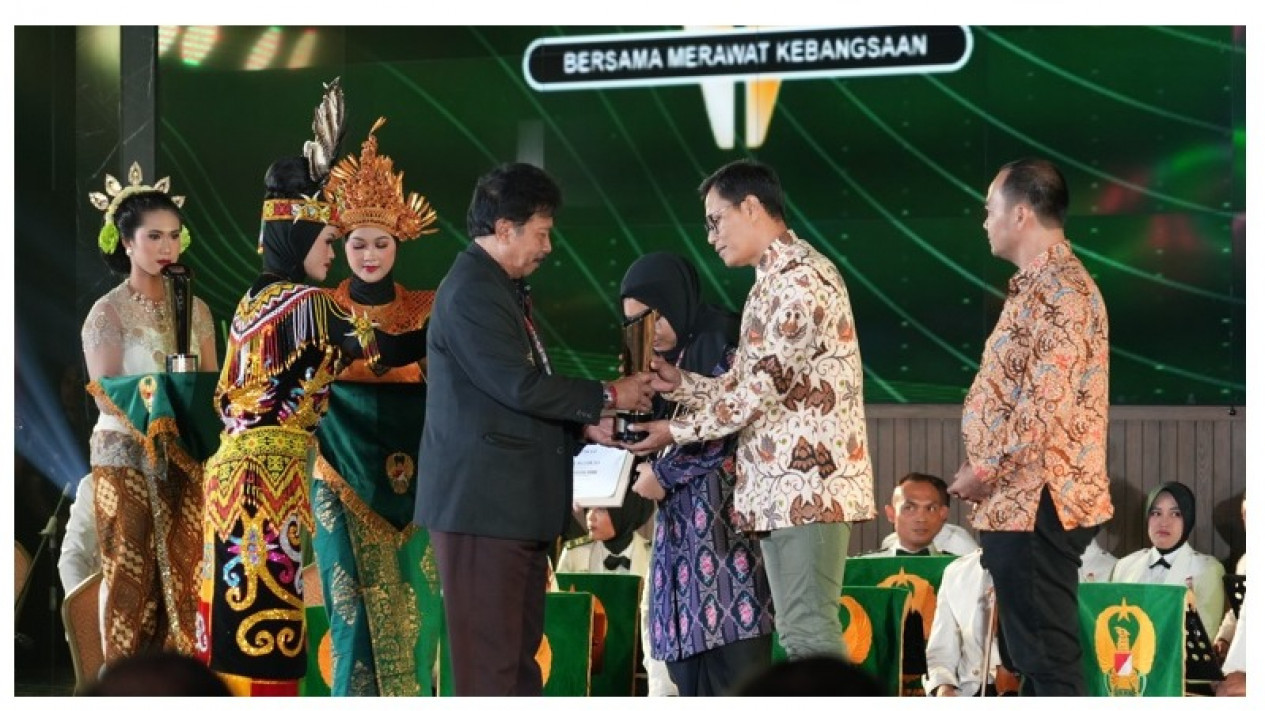 Hadiri KASAD Awards 2023, Kepala BPIP Serahkan Penghargaan Pemenang Kategori Keberagaman dan Toleransi
            - galeri foto