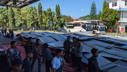 Diterjang Angin, Tenda Khitanan Massal di Kebumen Ambruk Satu Orang Dilarikan ke Rumah Sakit