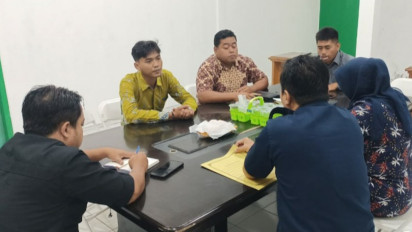 Cinta Terlarang, Senyum Manis Ketua Panwascam Nawangan Pacitan yang Selingkuhi Istri Orang saat Diperiksa Bawaslu