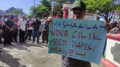 Ratusan Petani di Blitar Berunjukrasa di Gedung DPRD, Tuntut Transparansi Izin HGU Perkebunan