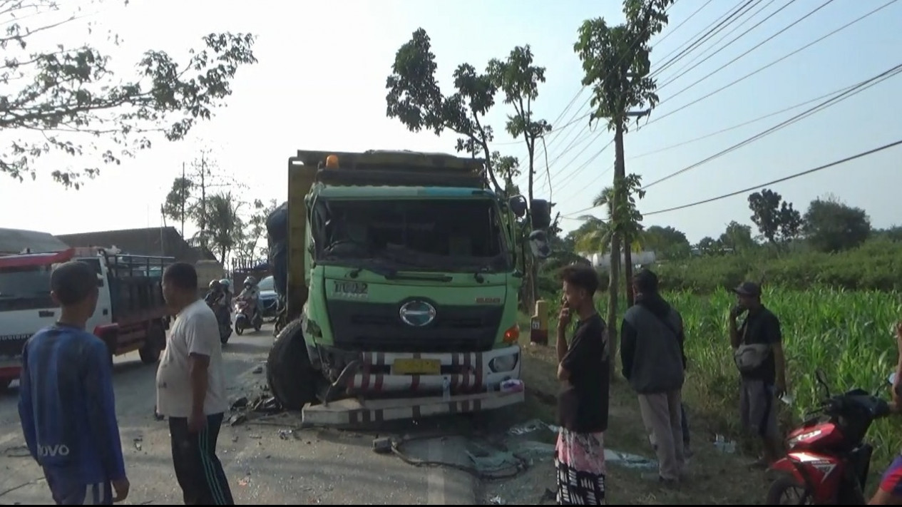 Laka Beruntun di Jalur Pantura Tuban Libatkan 3 Truk Trailer
            - galeri foto