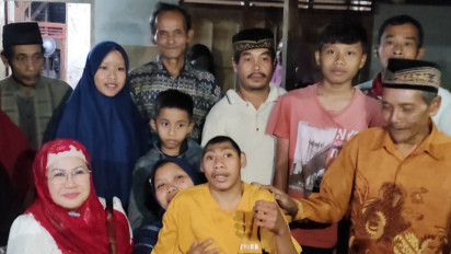 Beri Bantuan Kewirausahaan, Anggota DPR RI Temui Remaja di Pacitan yang Miliki Keterbatasan Fisik