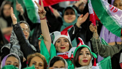 Perempuan di Iran Bisa Kembali Nyetadion, Federasi Sepak Bola Iran Hapuskan Aturan Nyeleneh Ini