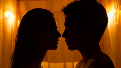 Pakai 5 Gaya Ini Saat Paksu Bercinta di Malam Pertama, Dijamin Bunda Sampai Minta Ampun