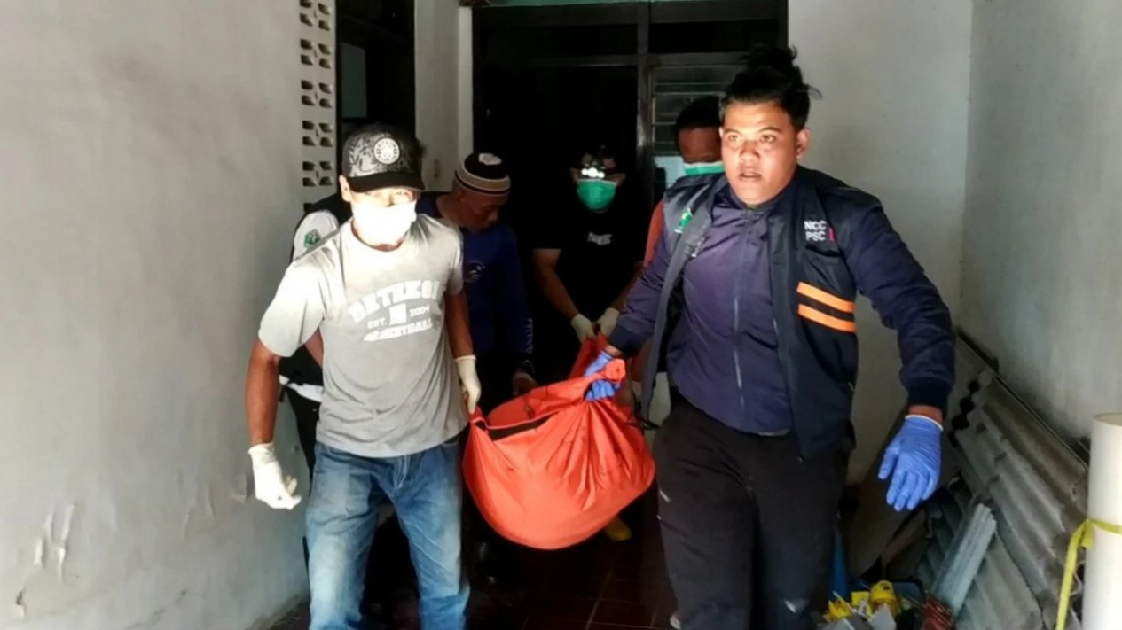 Ini Sosok Mantan Atlet Bulu Tangkis Nasional yang Ditemukan Meninggal dalam Keadaan Membusuk di Kamar Mandi Rumahnya
            - galeri foto