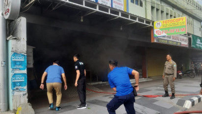 Diduga Korsleting Listrik, Toko Buku sekaligus Percetakan di Ponorogo Ludes Terbakar