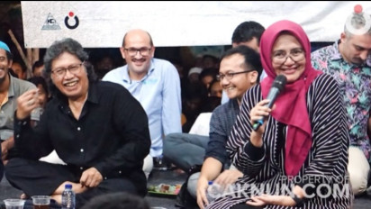 Kisah Cinta Romantis Cak Nun dan Novia Kolopaking, Berawal dari Puisi hingga Setia Menemani Suami saat Sakit