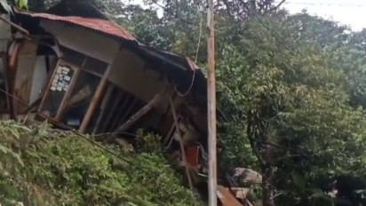 Tak Sempat Diselamatkan Orang Tuanya, Dua Bocah Tewas Tertimbun Longsor di Padang