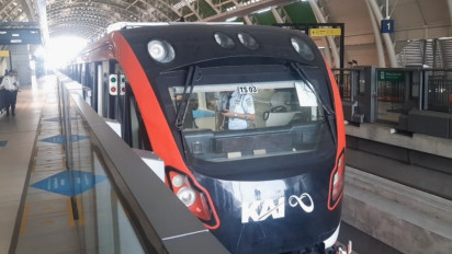 Warga Keluhkan Jarak Masuk ke Dalam Stasiun LRT Jati Mulya, Butuh Transportasi Terintegrasi