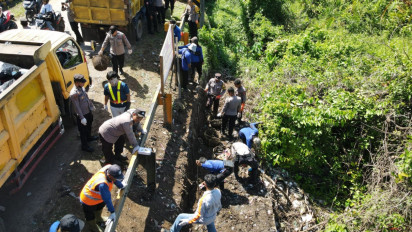 Minimalisi Ancaman Banjir, Polres Kubu Raya Besama Stakeholder Perangi Sampah
