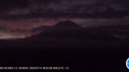 Gunung Api Semeru di Perbatan Lumajang-Malang Kembali Erupsi Disertai Awan Panas Guguran pada Jumat 14/7 Malam