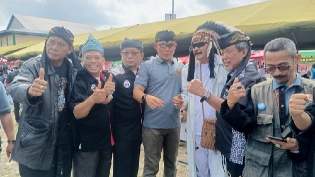 Ribuan Orang Bernama "Asep" Sedunia Kumpul di Garut, Mereka Lakukan Hal Ini
            - galeri foto